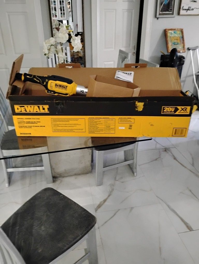 Battery D-walt Sander New Value At $500.Sale$300