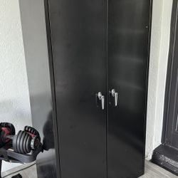 Sandusky Metal File Cabinet With Keyes