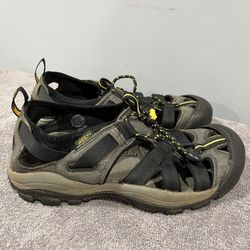 Men’s Size 7 1/2 Keen Sandals Hiking!