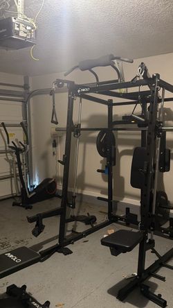 Smith machine, like new, barely used.