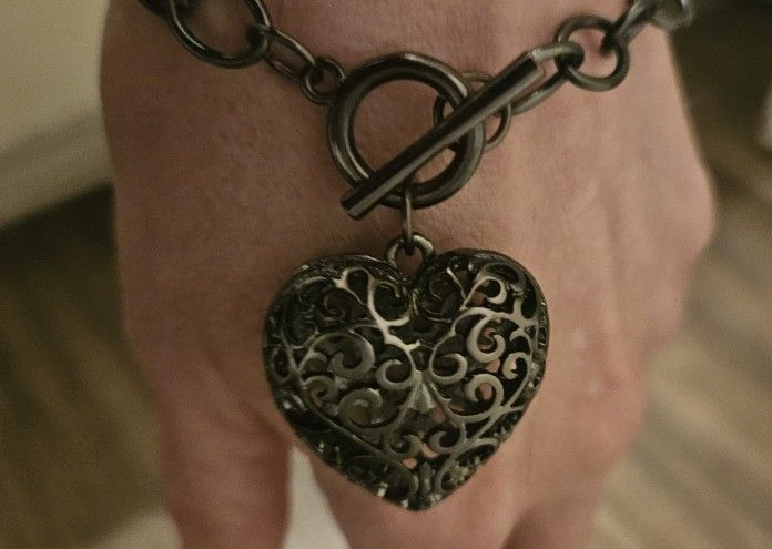 Filigree Heart charm Bracelet with Toggle closure