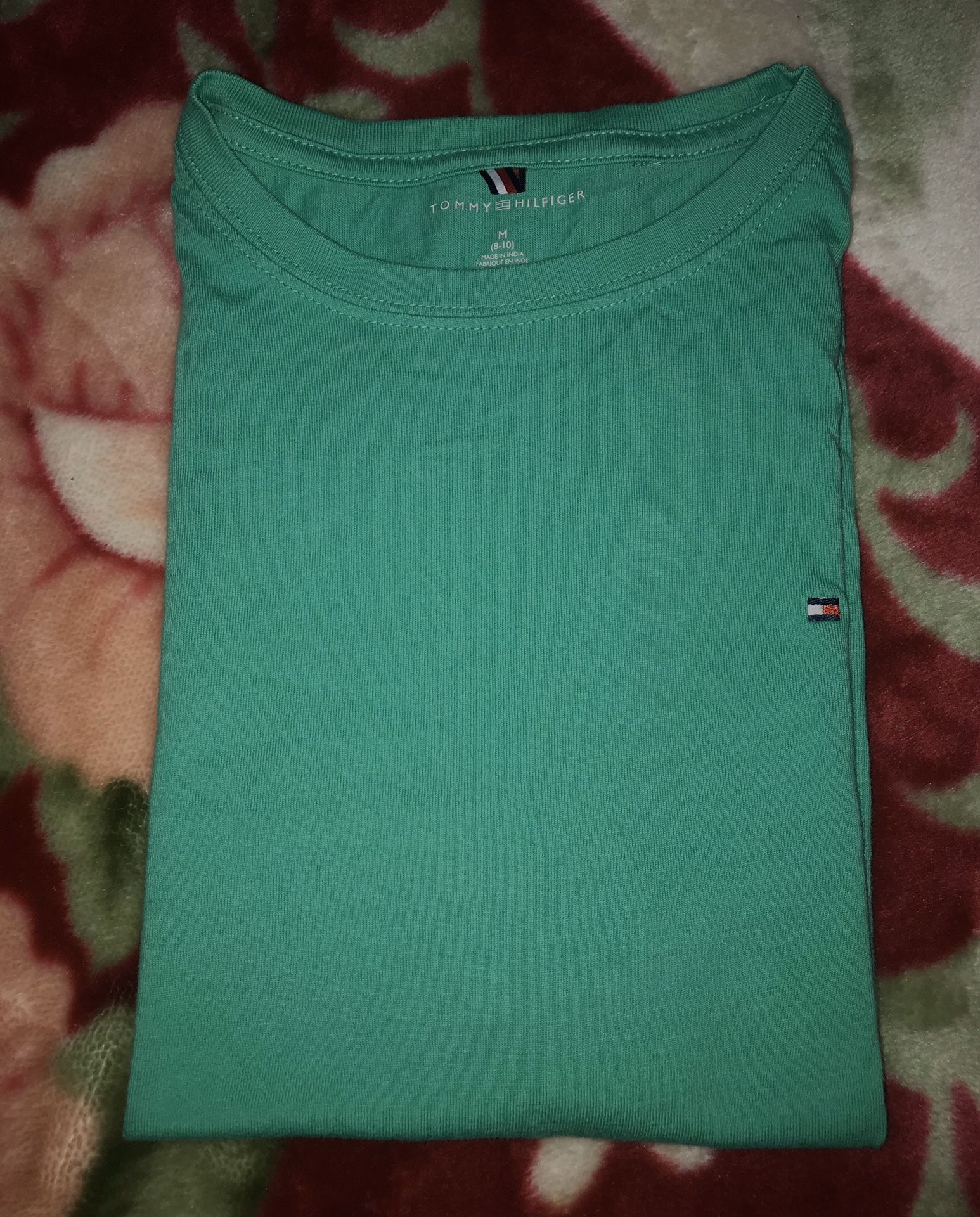 Plain Green Tommy Hilfiger Shirt - Very Good Condition (Like New Just Bad Pictures) - Size : Medium Youth