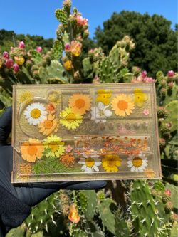 Resin tray with pressed flowers