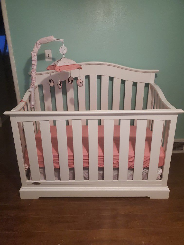 Baby Crib [Graco] in good condition. 