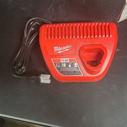 Milwaukee M12 Charger 