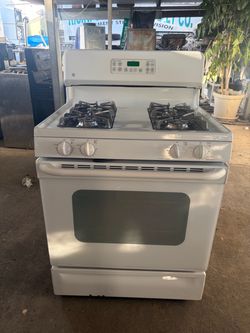 GE White Stove