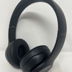 Beats Solo3 Wireless On-Ear Headphones - Apple W1 Headphone Chip, Class 1 Bluetooth, 40 Hours of Listening Time, Built-in Microphone - Black