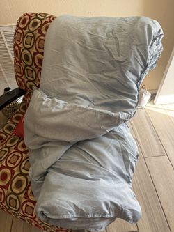 Twin comforter $10