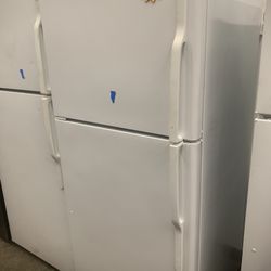 GE 30” Top Freezer Fridge Working Perfectly 4 Months Warranty 