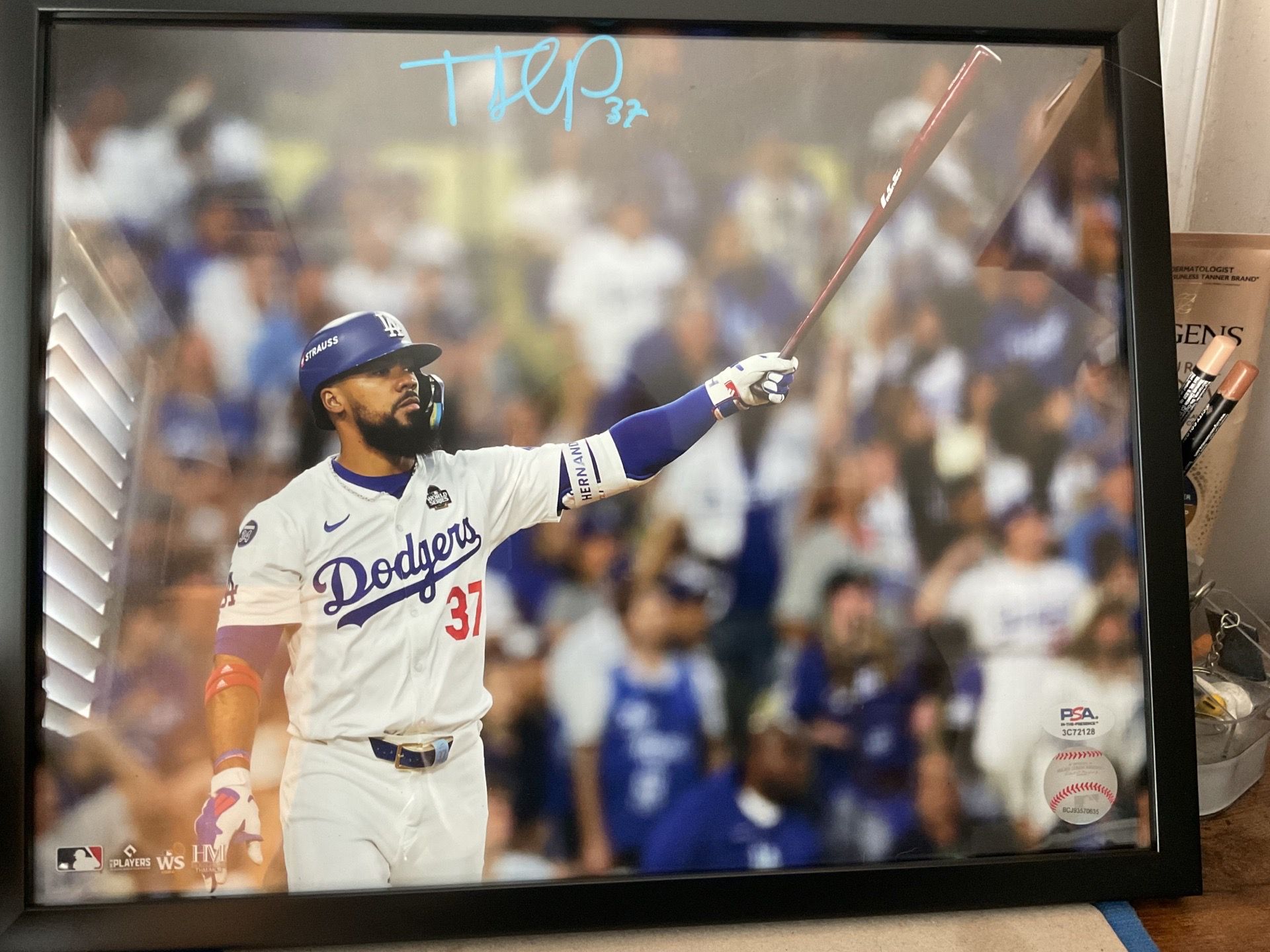 Los Angeles Dodgers Teoscar Hernandez Autographed 11x14 Photo