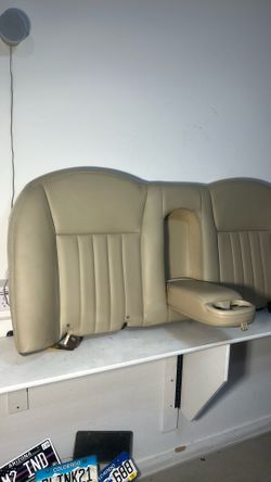 2007 Lincoln Town Car rear seat