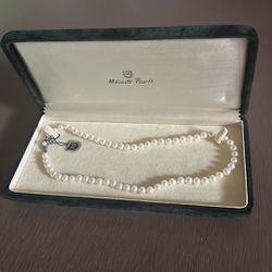 Vintage mikimoto white pearl necklace with box