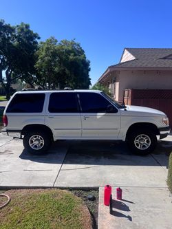 1999 Ford Explorer