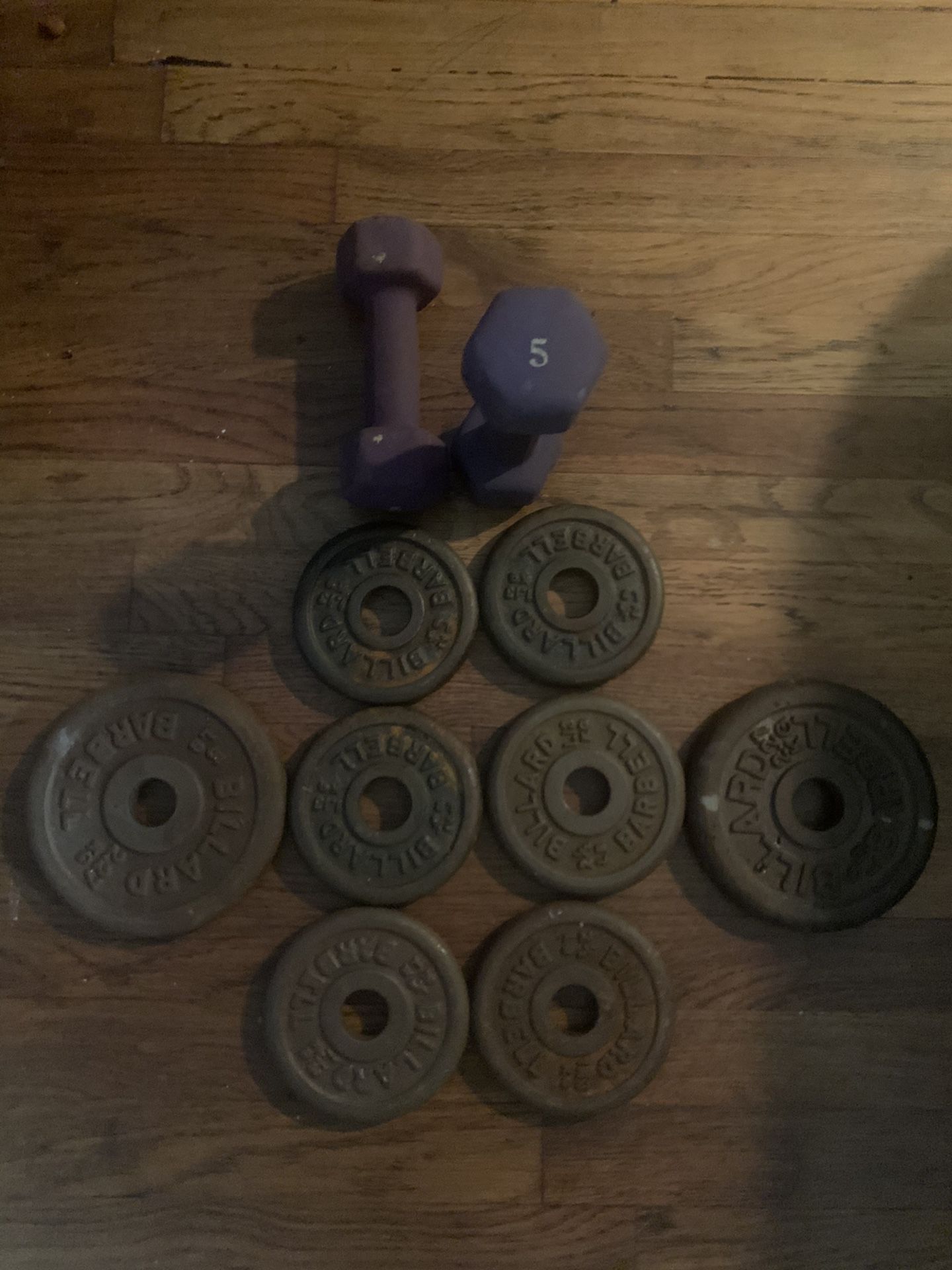 35 pounds of weight total. Six 2.5 and two 5 standard 1 inch plates and a paid of dumbbells