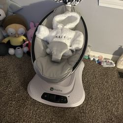 4 Moms Mamaroo