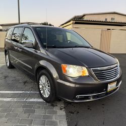 2015 Chrysler Town & Country 