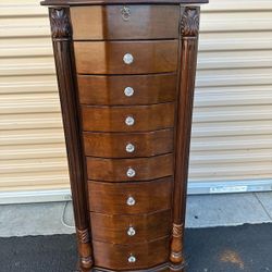 Walnut jewelry armoire with key/ joyero de madera de nuez con llave