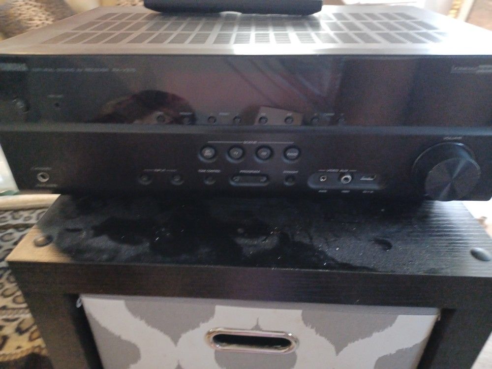 Yamaha RXV 375 Surround Sound Receiver With Remote