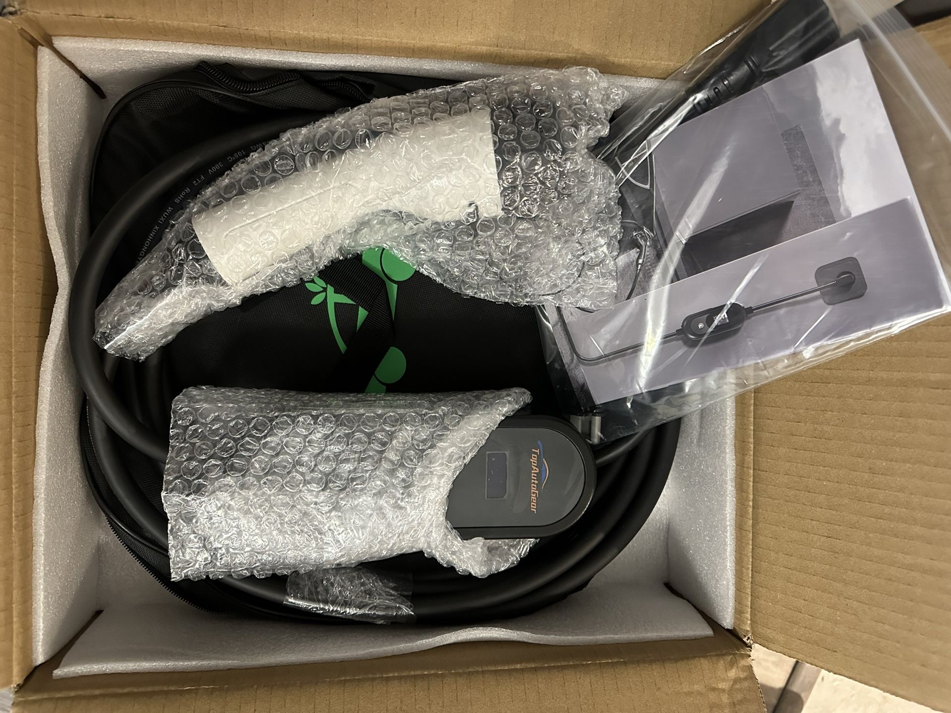 Electric Vehicle Charger Level 1 & 2 16 Amp EV Charging Station Includes NEMA5-15P & 6-20 Plug, Compatible with J1772 Electric Cars Household Travel T