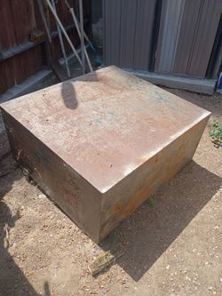 heavy duty Black Box like 4x4 quarter inch steel welded great for security holding tools leave on your truck or at home and nobody will take it that's