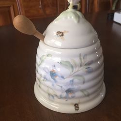 Lenox . Butterfly Meadow .  Beehive Honey Pot.