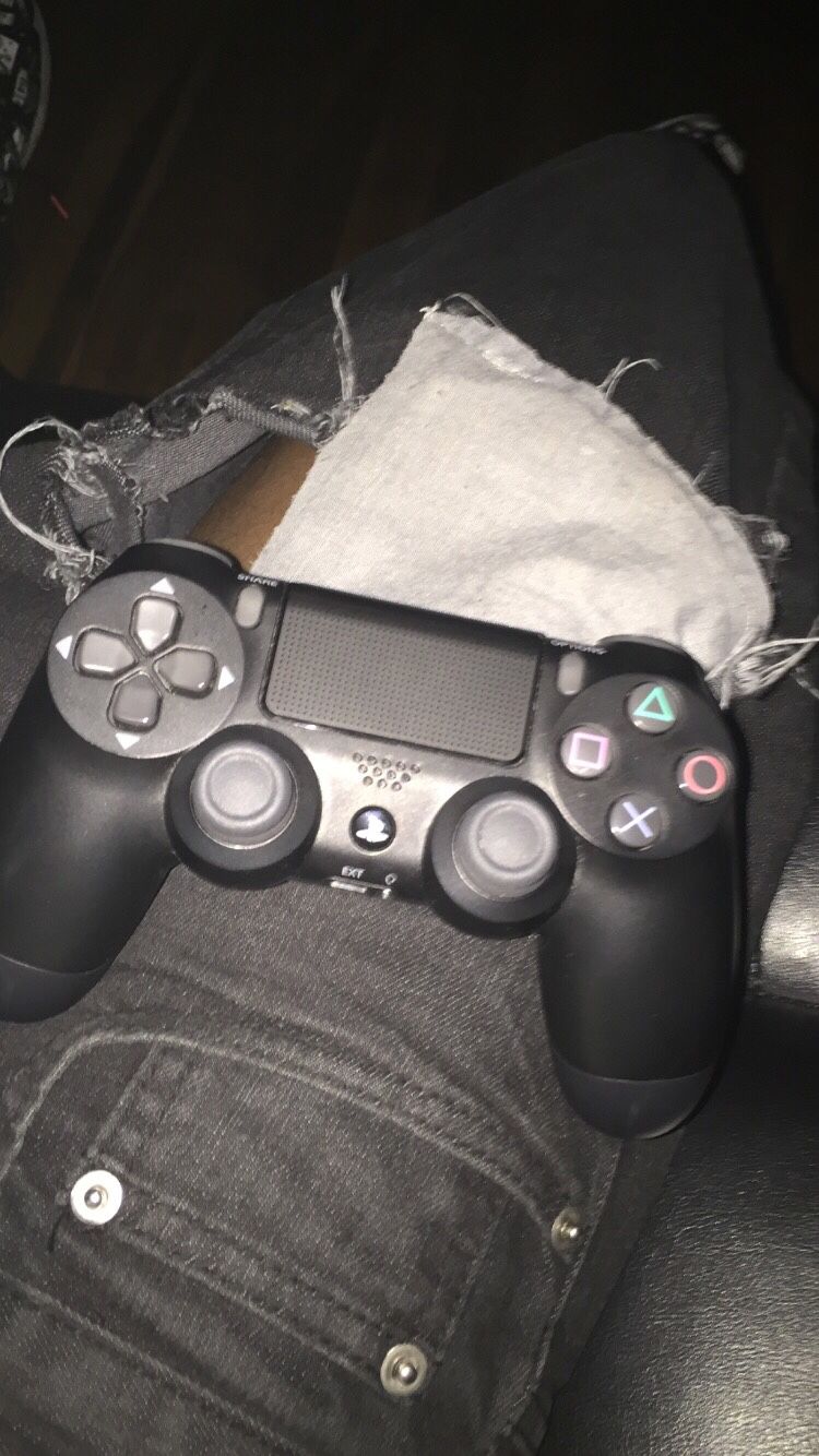 PS4 controller