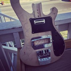 Guitar luthier! Looking to purchase parts and broken instruments. Available for repairs and set ups!