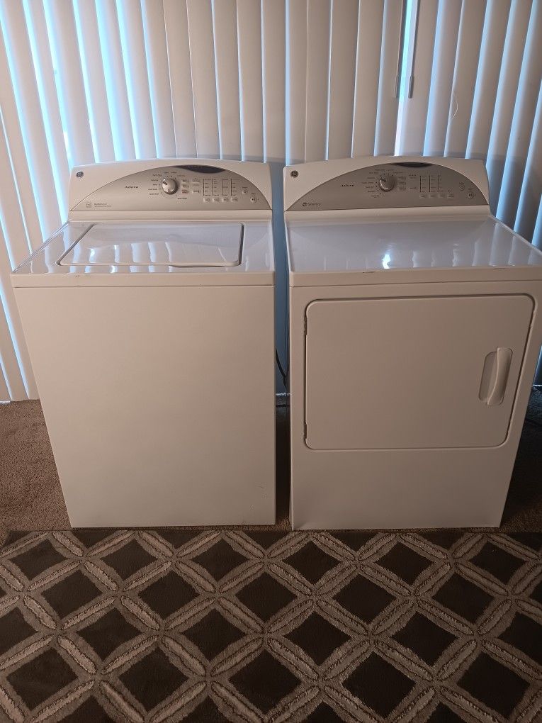 White GE Washer And Dryer Set