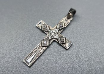 Antique 14K White Gold Diamond Raised Floral Design Cross Pendant Charm