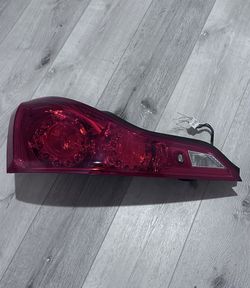 Infiniti G37 Tail Light