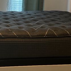 Queen Size Pillow Top Mattress