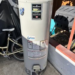 Bradford White Water Heater - 40 Gallon - Excellent Condition