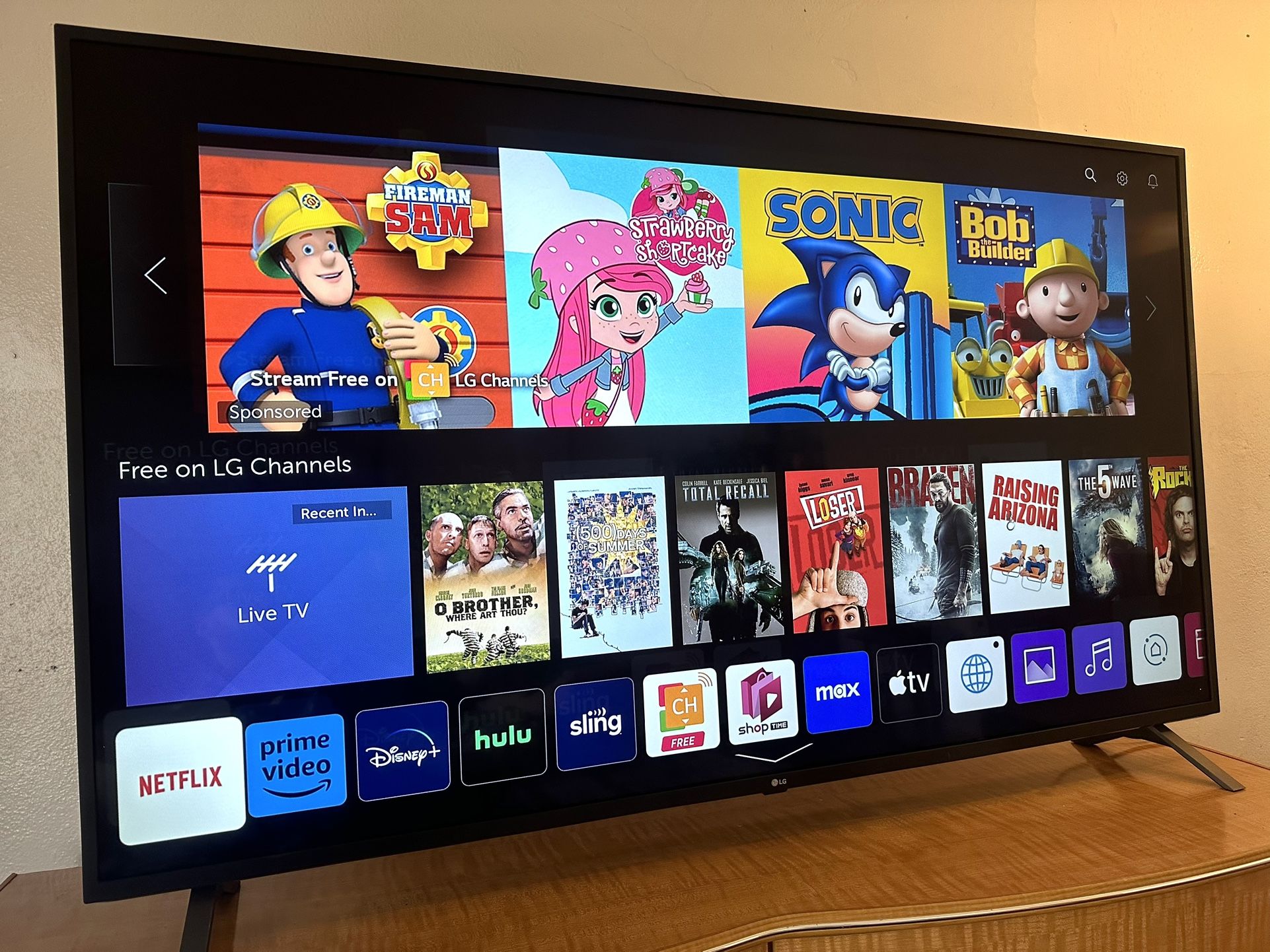New! 65 Inch LG 4K (2160P) Ultra HD Smart LED HDR TV (65UM7300PUA)