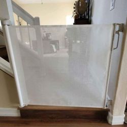 Retractable Baby Gate