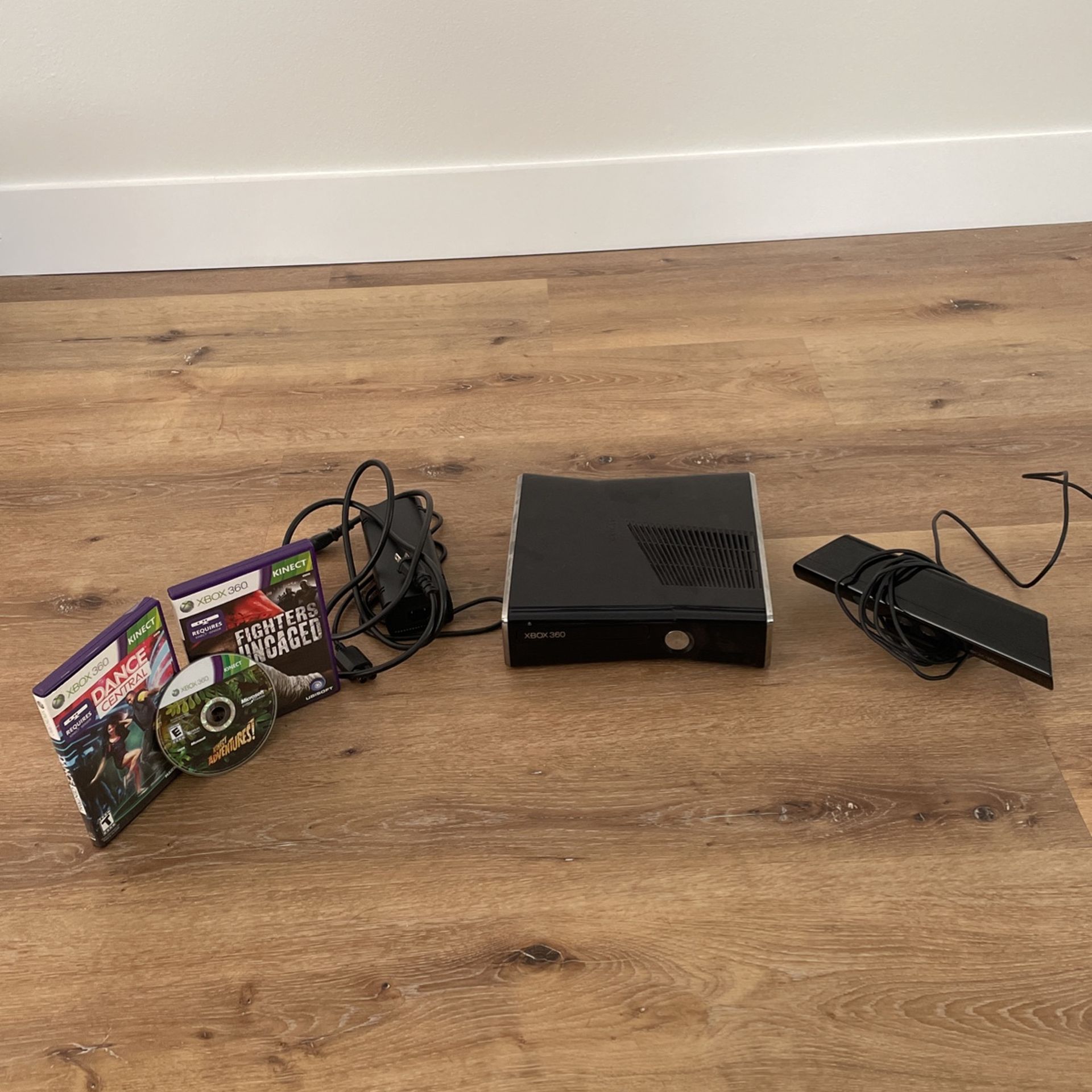 Xbox 360 With Controller Kinect And Games 