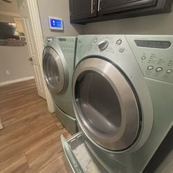 Whirlpool Washer/dryer Set Front Loader 