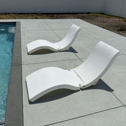 Pool Lounge Chairs