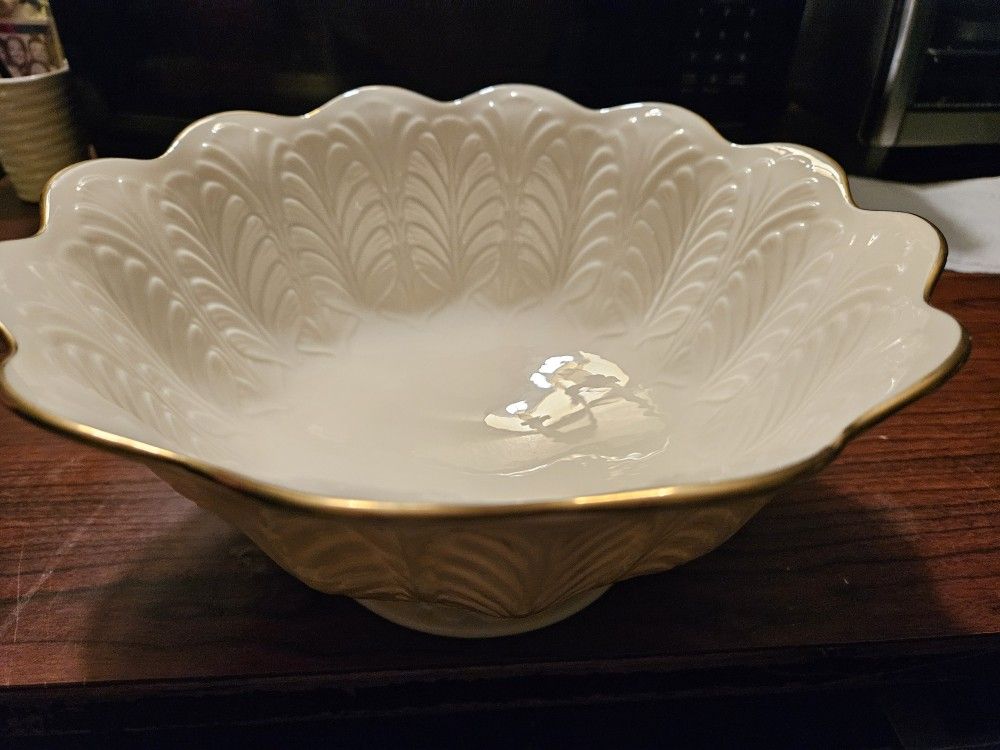 Serving bowl