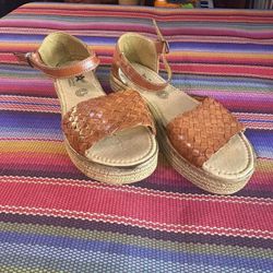 Artesanias Red Leather Woven Sandals size 8 Strappy Buckle Flat Casual Open Toe