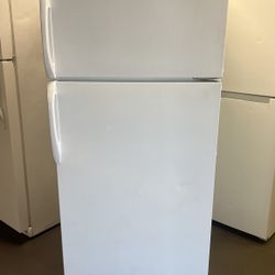 Magic Chef 18 Cu Ft Top Freezer Refrigerator Apartment Size 