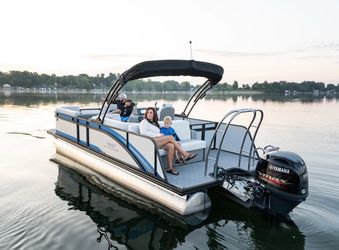 Whisper D21 Lanai Pontoon Boat