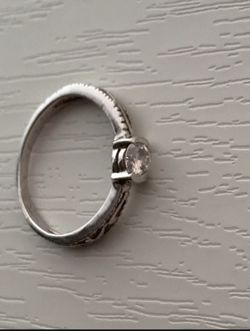 White gold ring 10K