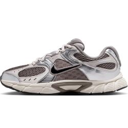 Nike Big Kids' V5 RNR Shoes