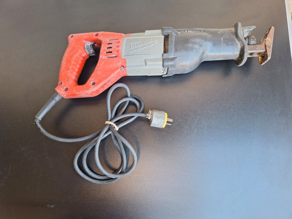 Milwaukee 6519-30 12 Amp Sawzall Reciprocating Saw.