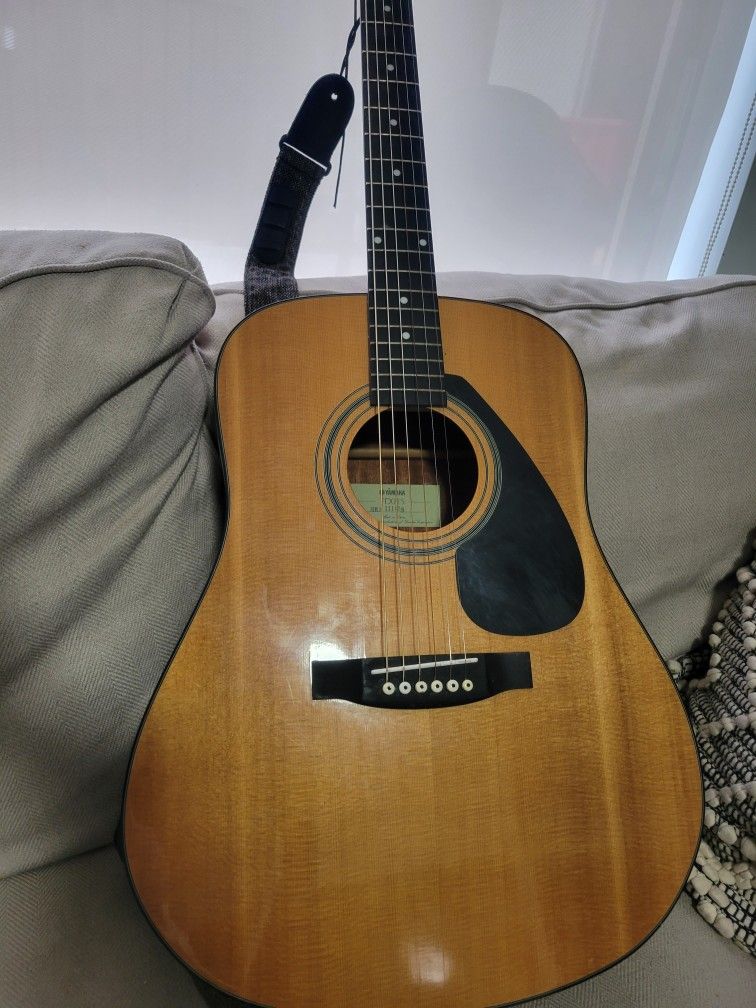 Yamaha Acoustic Guitar