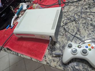 Xbox 360 $88 working great 5 games all cords  1 wired controller
