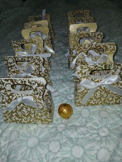 12 PARTY FAVOR BOXES WITH CANDY