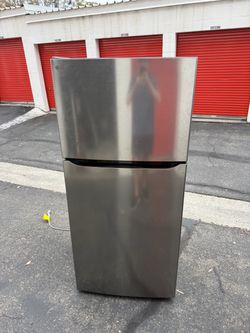 LG Stainless Steel Top-Freezer Refrigerator