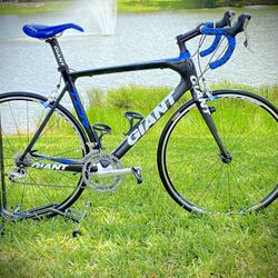 GIANT TCR ADVANCED Carbon Fiber. Large 21” Frame. Excellent Condition. Click On Profile To See More Exceptional High End Bicycles. 