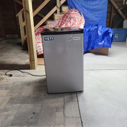 Is Used  Refrigerator  Is Working  Good
